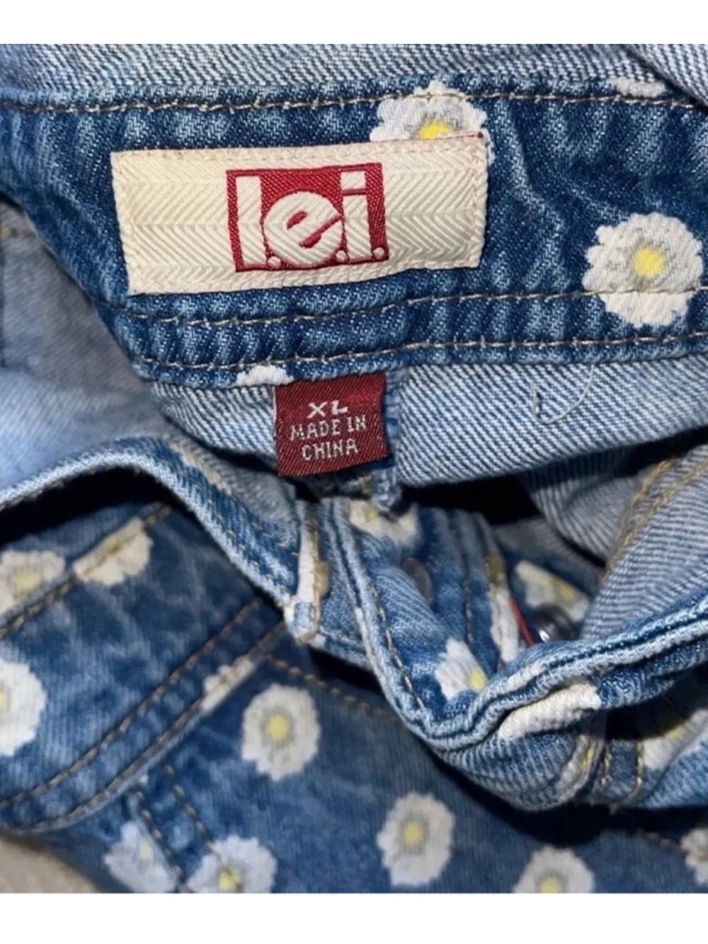 Lei shortalls with flowers